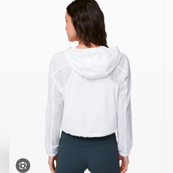 Lululemon/ Catch A Breeze/ Slightly Cropped Pullover/ Approx. Size US M/6 - Picture 3 of 15